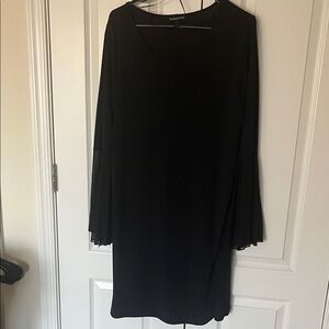 Classic Black Long-Sleeve Shift Dress with Pleated Cuffs